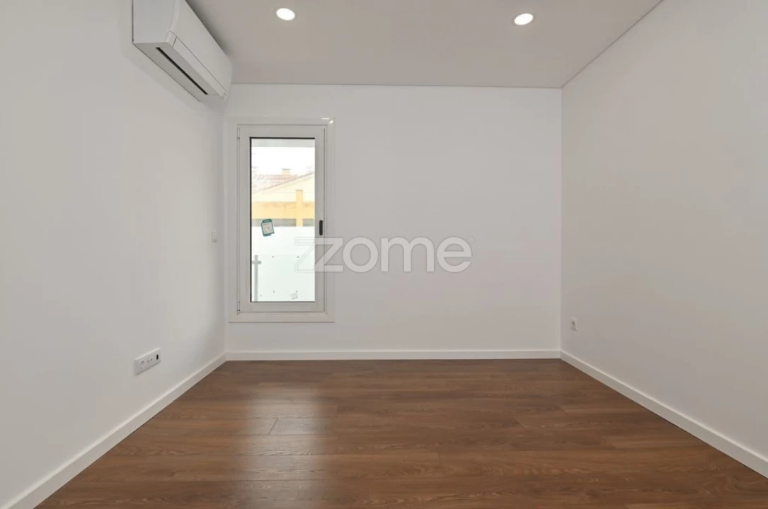 Moradia T4 para Venda em São Domingos de Rana Foto 14