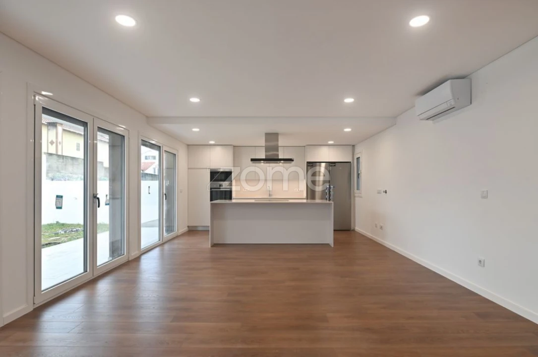 Moradia T4 para Venda em São Domingos de Rana Foto 4