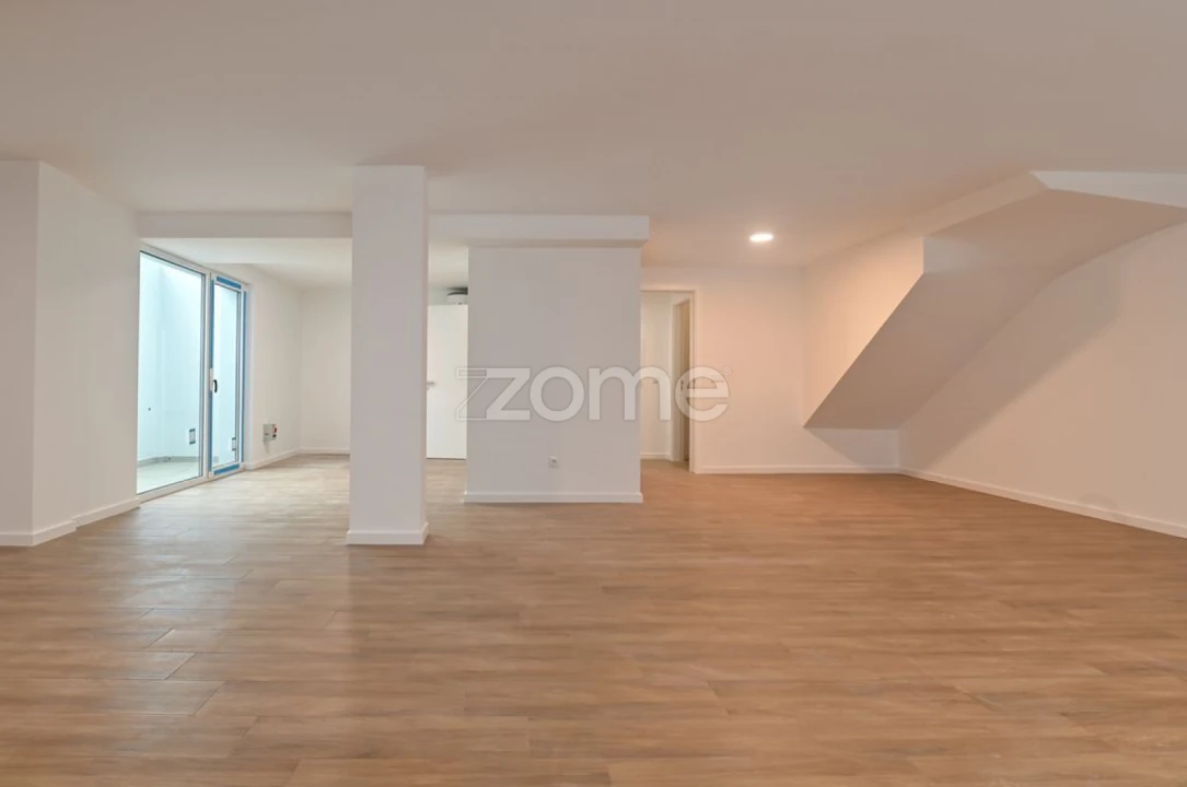 Moradia T4 para Venda em São Domingos de Rana Foto 28