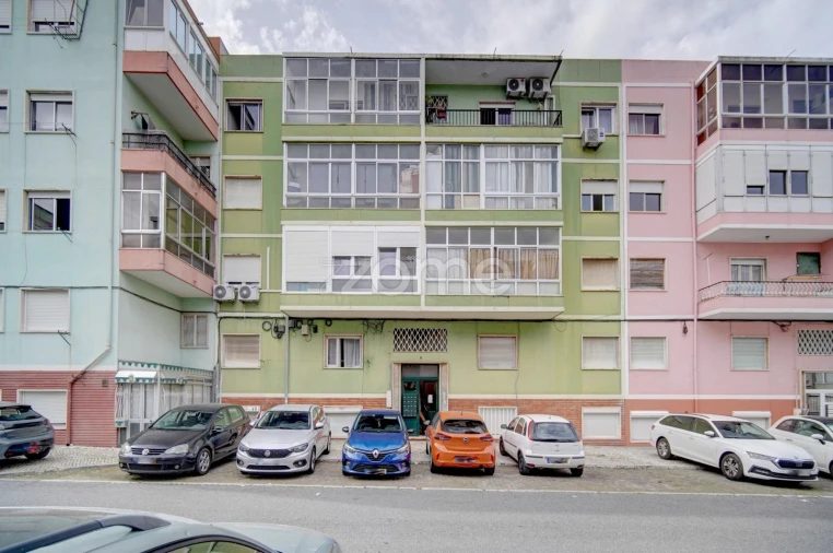 Apartamento T3 para Venda em Odivelas Foto 2