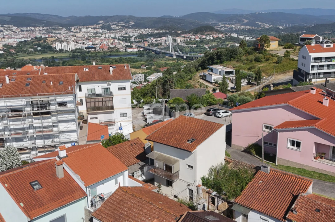 Moradia T5 para Venda em Santa Clara e Castelo Viegas Foto 27