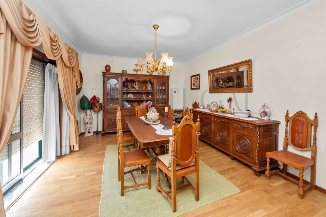 Moradia T4 para Venda em Custoias Foto 3