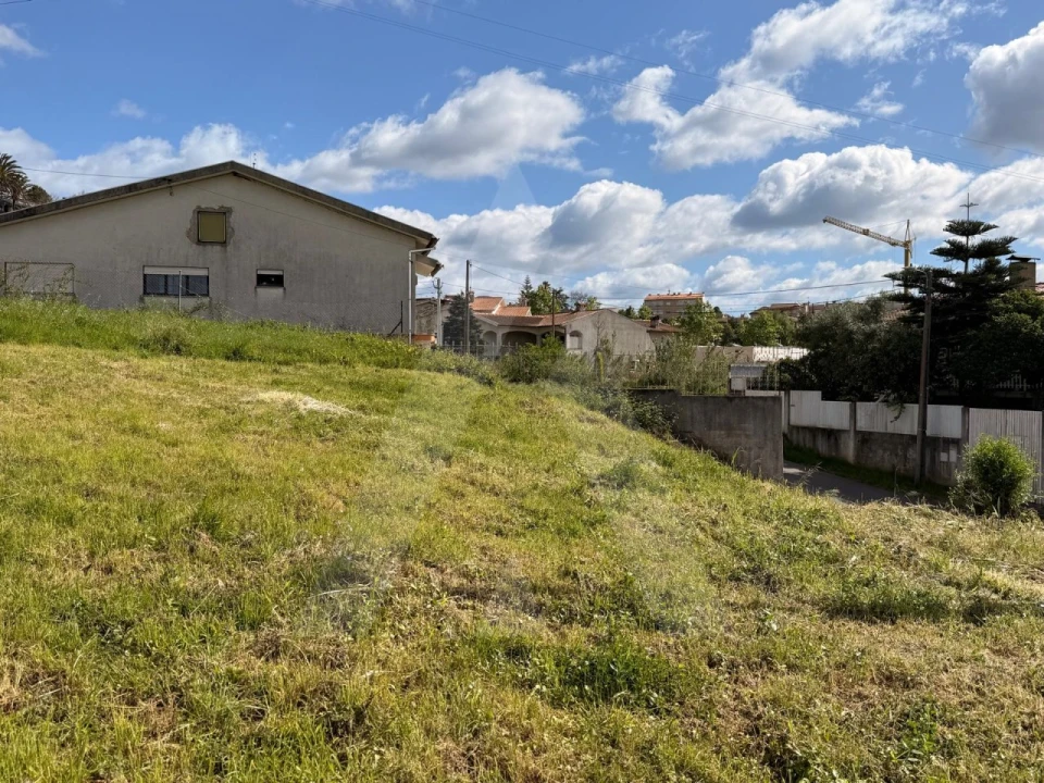 Terreno para Venda em Barrô e Aguada de Baixo Foto 1