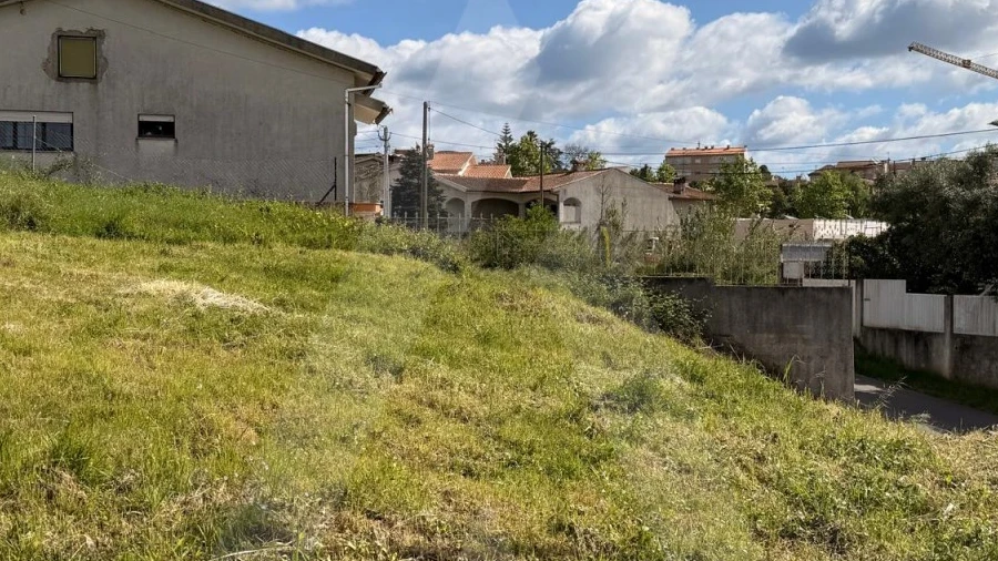 Terreno para Venda em Barrô e Aguada de Baixo