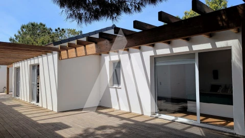 Moradia T5 para Venda em Santa Maria do Castelo e Santiago e Santa Susana