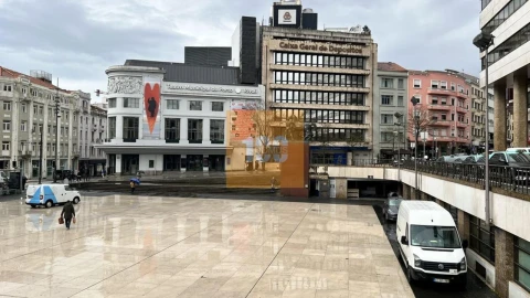 Negócio para Arrendamento em Cedofeita, Santo Ildefonso, Sé, Miragaia, São Nicolau e Vitória