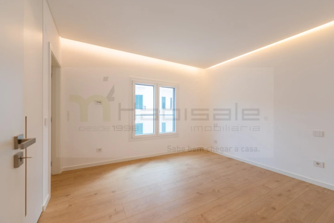 Apartamento T3 para Venda em Carcavelos e Parede Foto 16