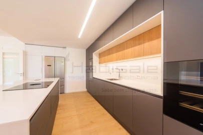 Apartamento T3 para Venda em Carcavelos e Parede