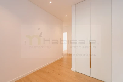 Apartamento T3 para Venda em Carcavelos e Parede