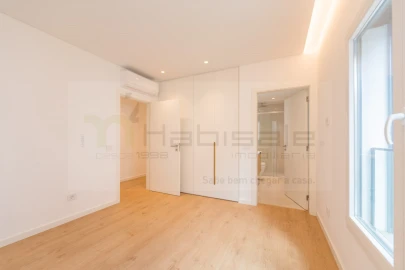 Apartamento T3 para Venda em Carcavelos e Parede