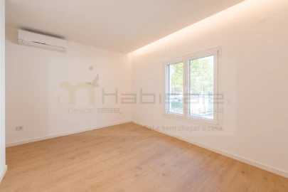 Apartamento T3 para Venda em Carcavelos e Parede