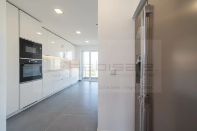 Apartamento T3 para Venda em Carcavelos e Parede