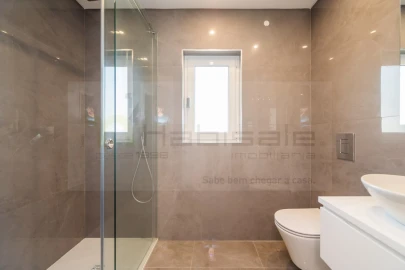 Apartamento T3 para Venda em Carcavelos e Parede