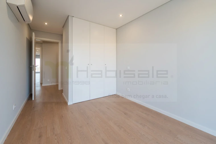 Apartamento T3 para Venda em Carcavelos e Parede Foto 19