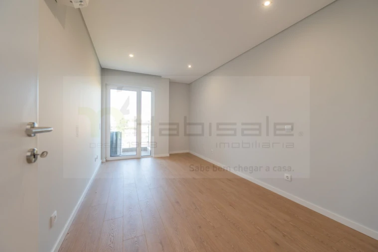 Apartamento T3 para Venda em Carcavelos e Parede Foto 21
