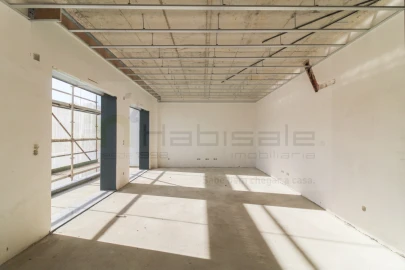 Apartamento T3 para Venda em Santo António dos Cavaleiros e Frielas