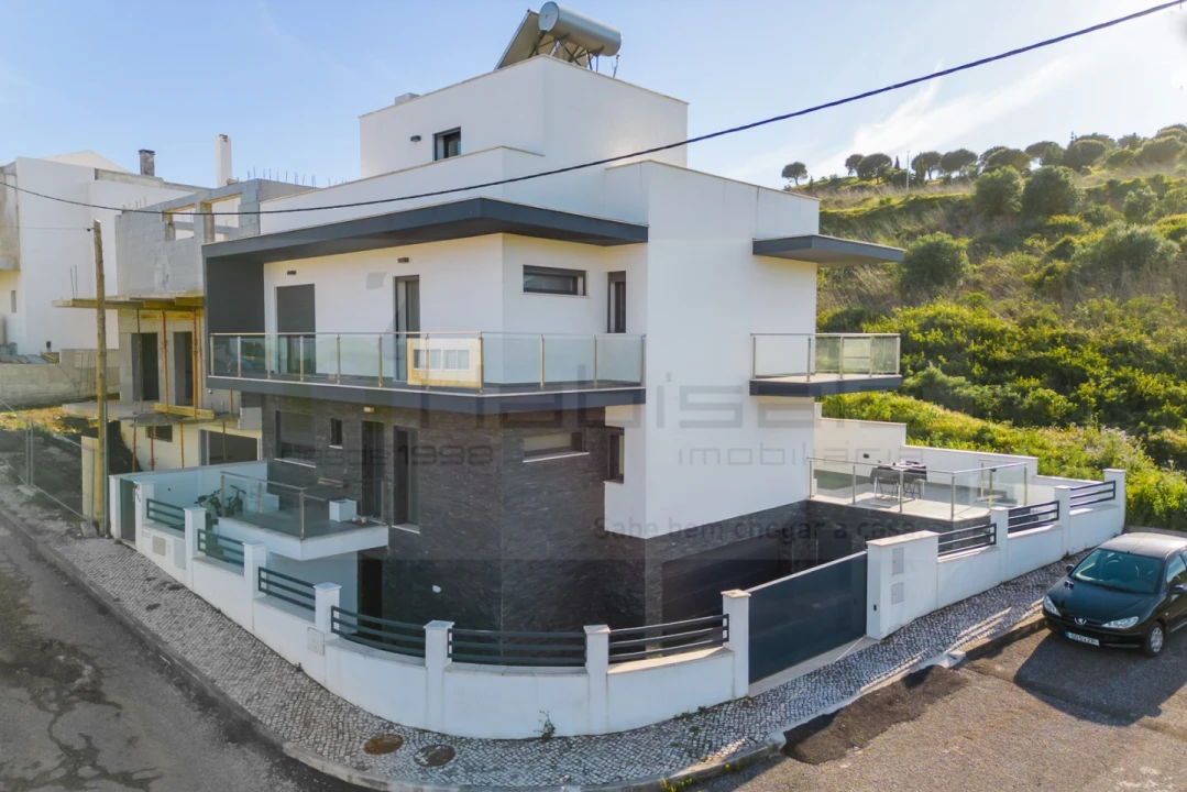 Moradia T4 para Venda em Pontinha e Famões Foto 2