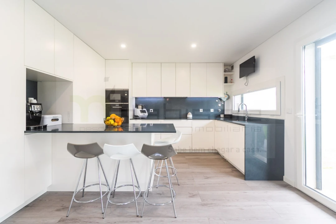 Moradia T4 para Venda em Pontinha e Famões Foto 3