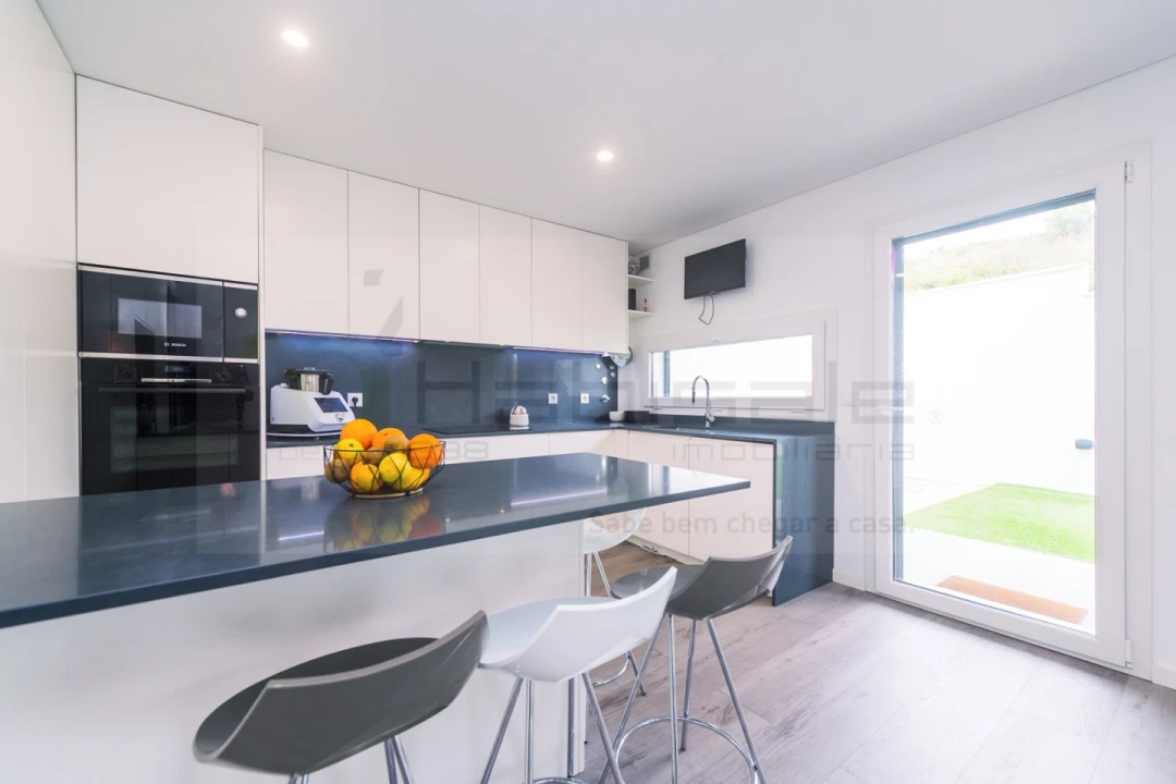 Moradia T4 para Venda em Pontinha e Famões Foto 5