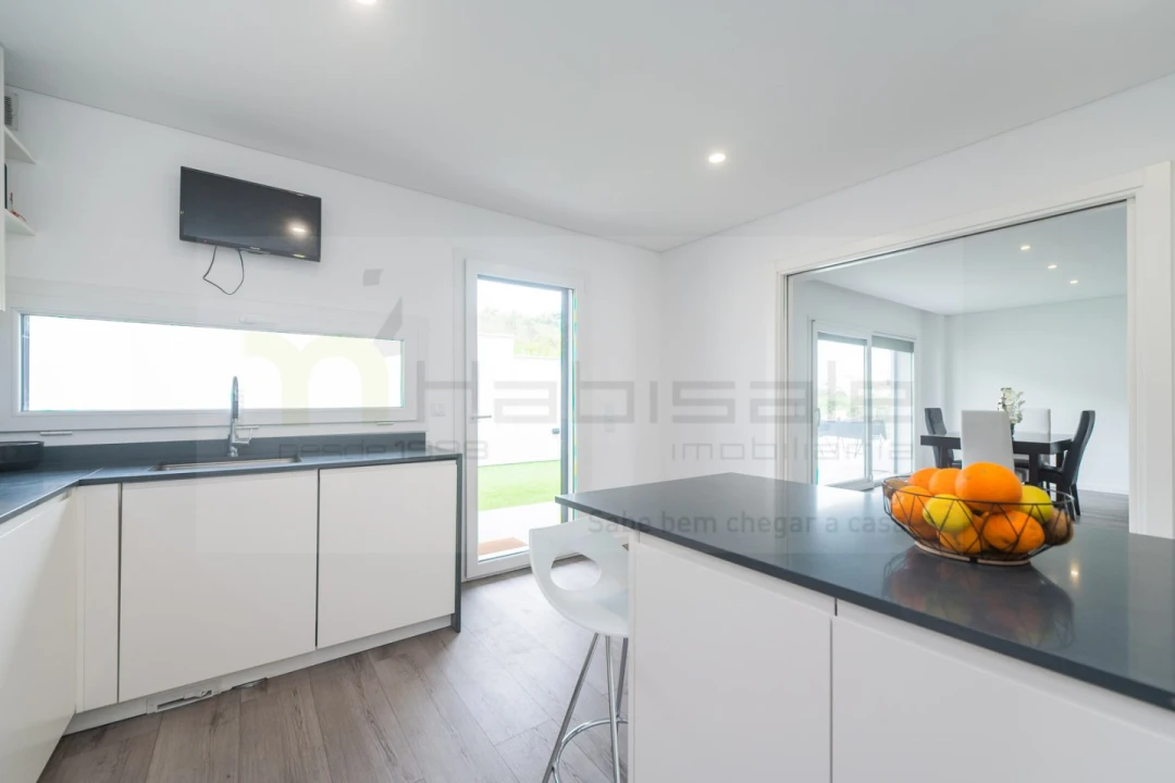 Moradia T4 para Venda em Pontinha e Famões Foto 7