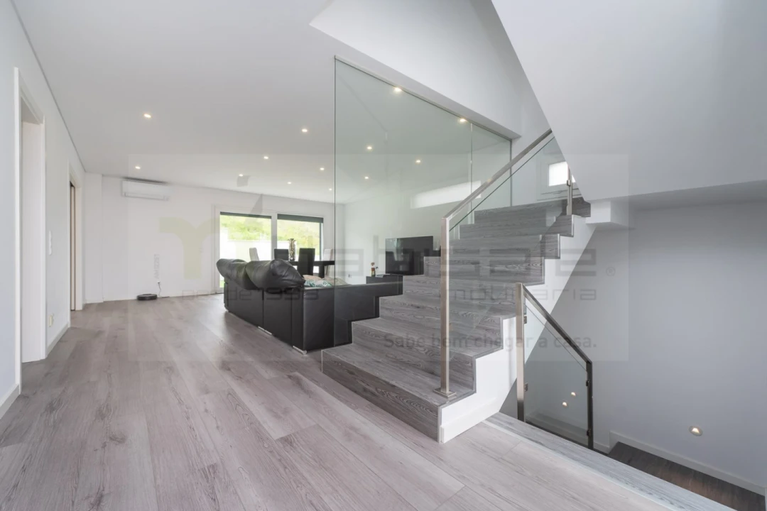 Moradia T4 para Venda em Pontinha e Famões Foto 10