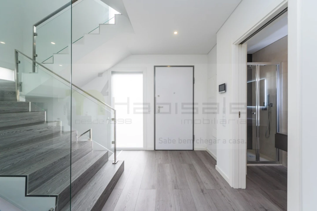 Moradia T4 para Venda em Pontinha e Famões Foto 11