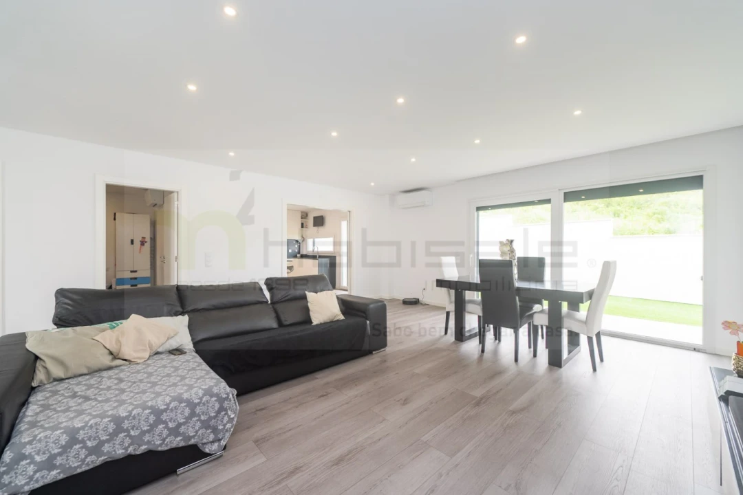 Moradia T4 para Venda em Pontinha e Famões Foto 14