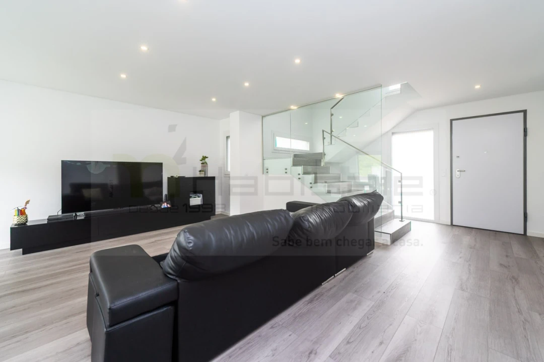 Moradia T4 para Venda em Pontinha e Famões Foto 15