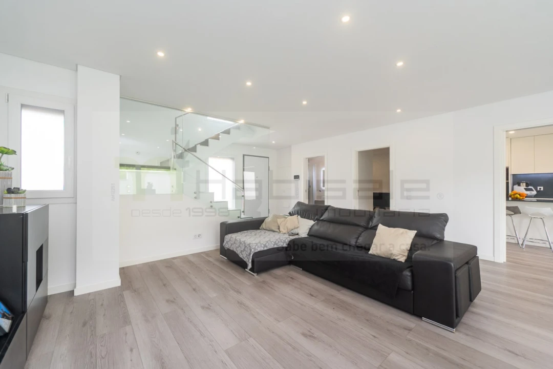 Moradia T4 para Venda em Pontinha e Famões Foto 16