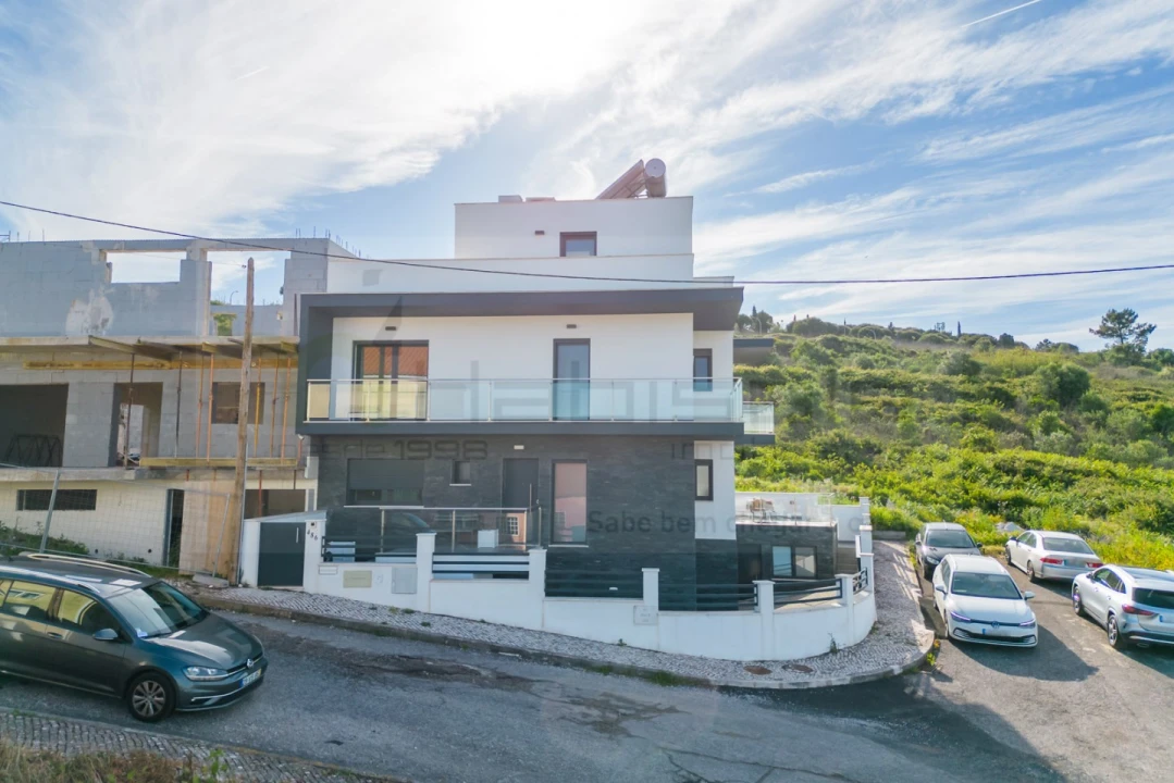 Moradia T4 para Venda em Pontinha e Famões Foto 20