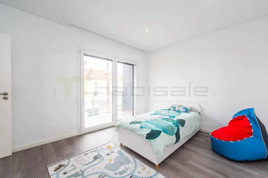 Moradia T4 para Venda em Pontinha e Famões Foto 22