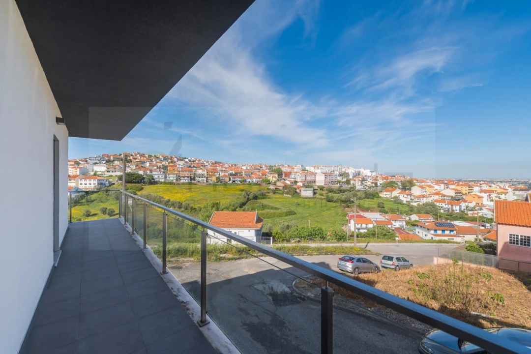 Moradia T4 para Venda em Pontinha e Famões Foto 23