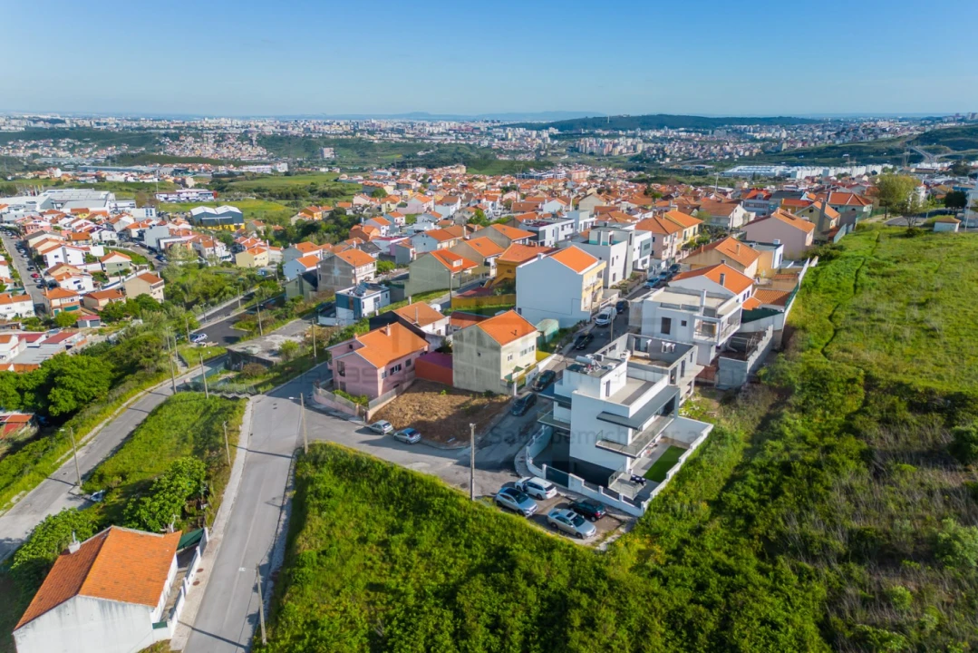 Moradia T4 para Venda em Pontinha e Famões Foto 47