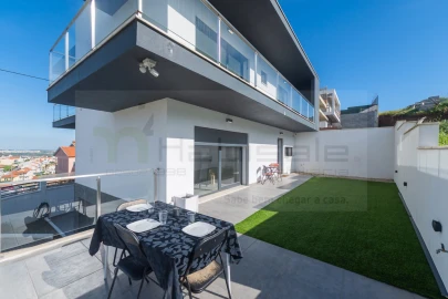 Moradia T4 para Venda em Pontinha e Famões