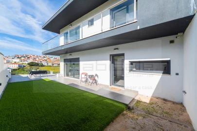 Moradia T4 para Venda em Pontinha e Famões