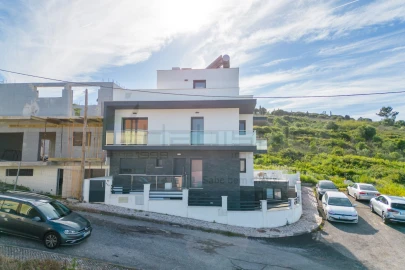 Moradia T4 para Venda em Pontinha e Famões