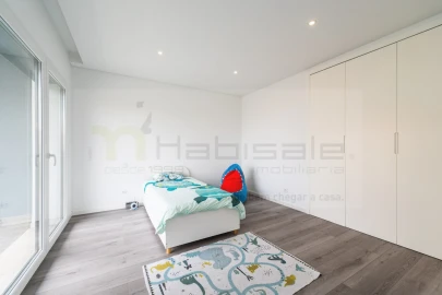 Moradia T4 para Venda em Pontinha e Famões