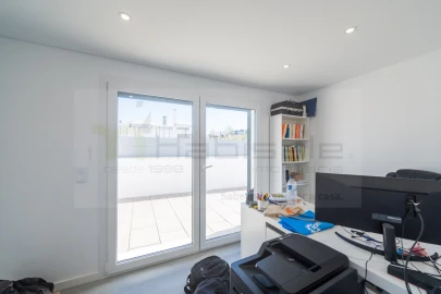 Moradia T4 para Venda em Pontinha e Famões