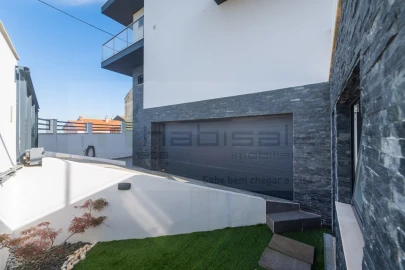 Moradia T4 para Venda em Pontinha e Famões