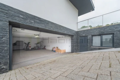 Moradia T4 para Venda em Pontinha e Famões