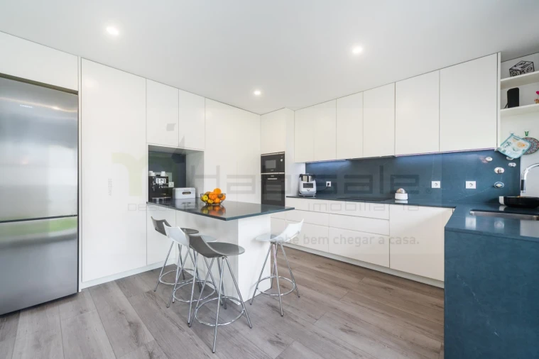 Moradia T4 para Venda em Pontinha e Famões Foto 6