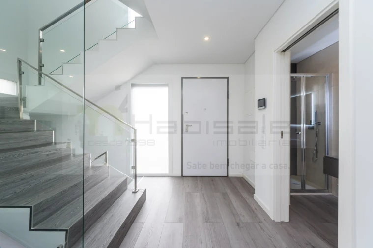 Moradia T4 para Venda em Pontinha e Famões Foto 11