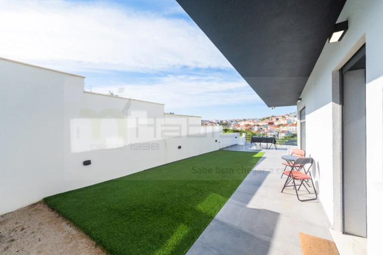 Moradia T4 para Venda em Pontinha e Famões Foto 18