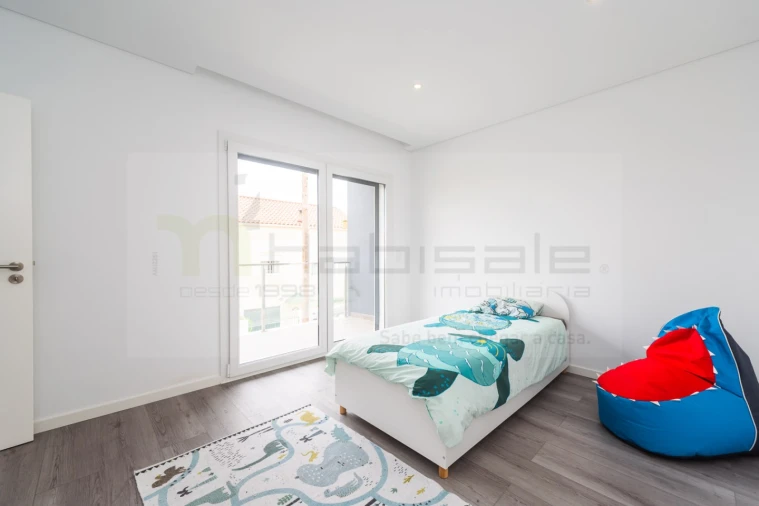 Moradia T4 para Venda em Pontinha e Famões Foto 22