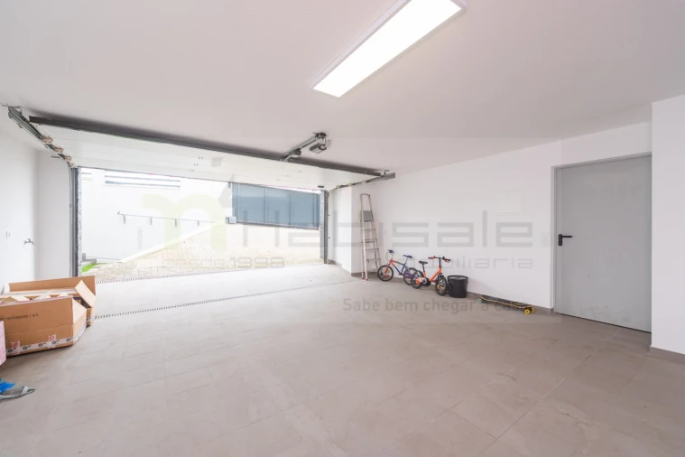 Moradia T4 para Venda em Pontinha e Famões Foto 44