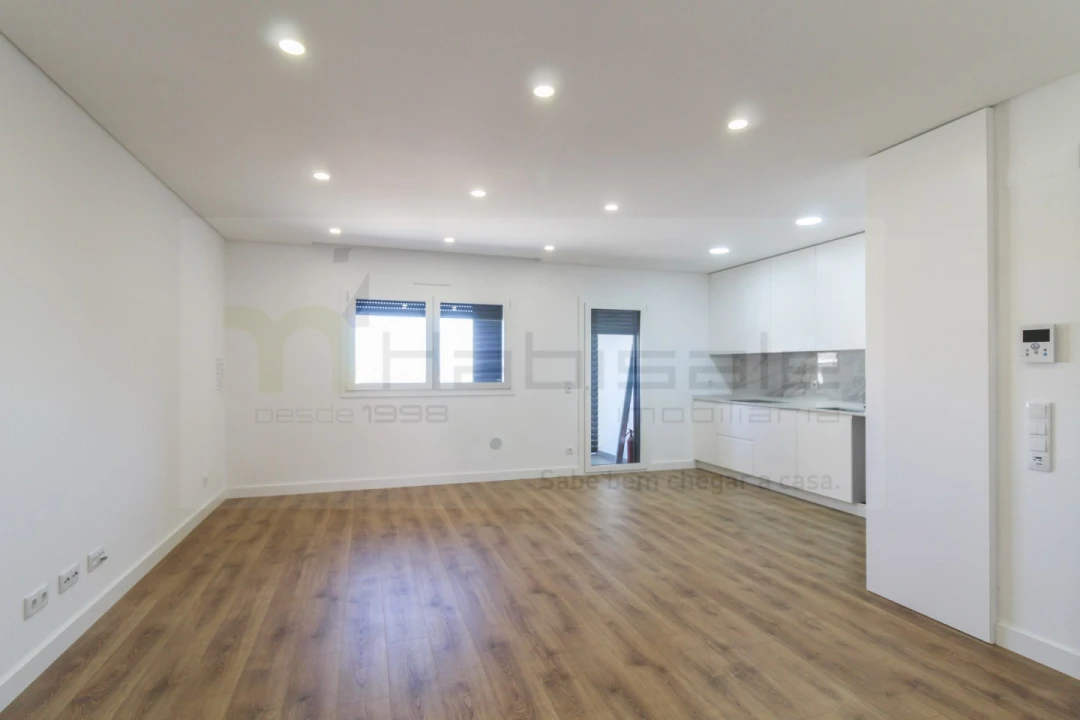 Apartamento T3 para Venda em Santo António dos Cavaleiros e Frielas Foto 2