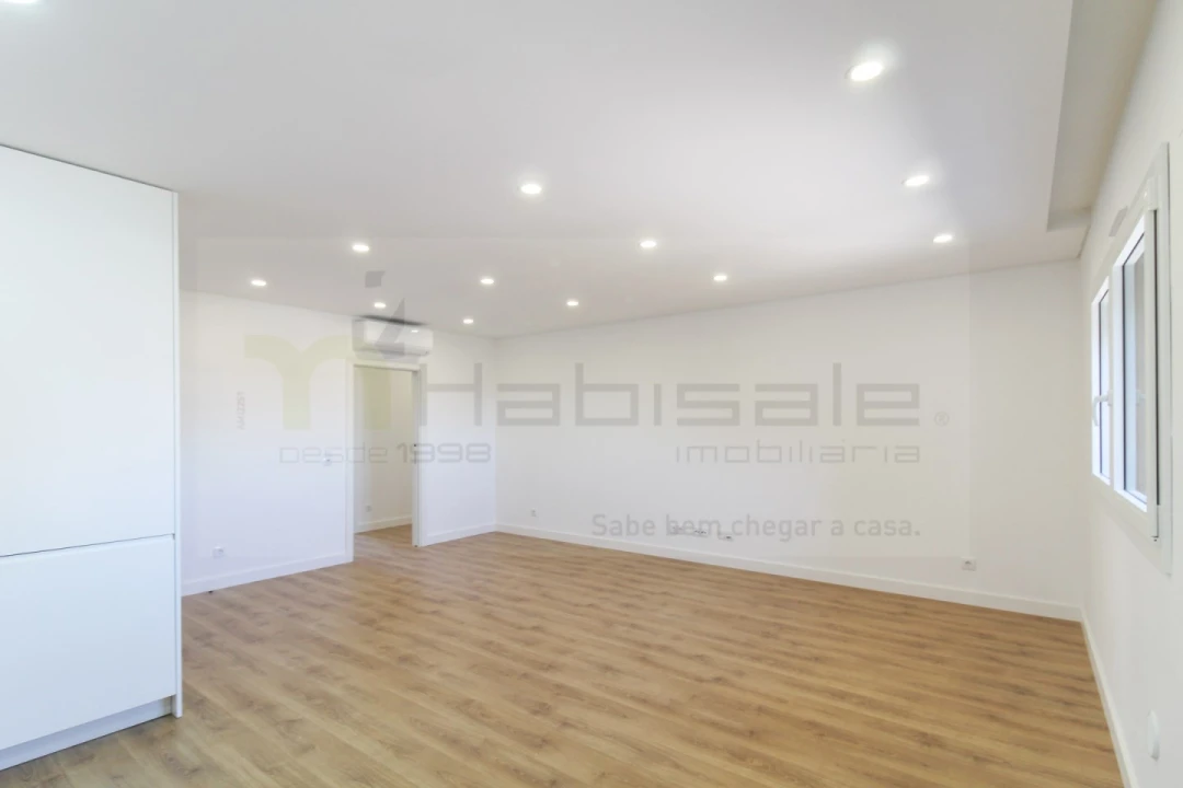 Apartamento T3 para Venda em Santo António dos Cavaleiros e Frielas Foto 4