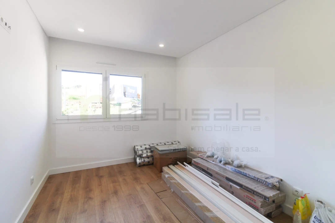 Apartamento T3 para Venda em Santo António dos Cavaleiros e Frielas Foto 10