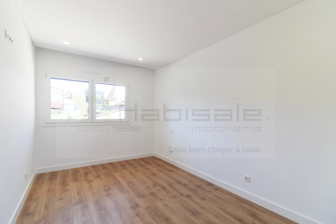 Apartamento T3 para Venda em Santo António dos Cavaleiros e Frielas Foto 13