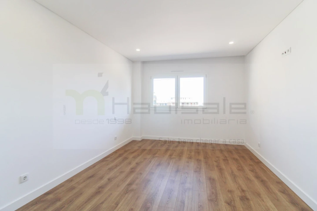 Apartamento T3 para Venda em Santo António dos Cavaleiros e Frielas Foto 17